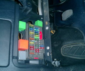 Relais-interrupteur de clignotant Peugeot 106